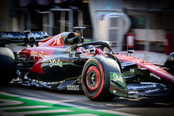 Zhou - pitlane - Bahrain