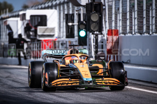 Daniel - pitlane - Barcelona
