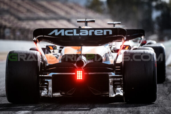 Daniel - exit pitlane Barcelona - 2022