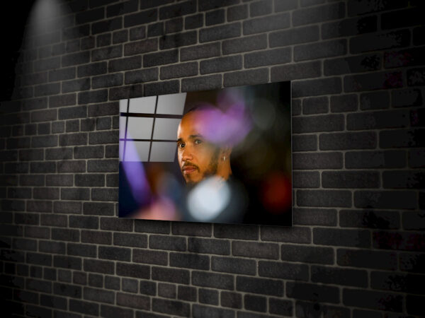 Lewis Hamilton - being spotted - Image 2