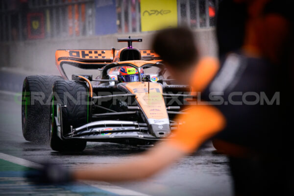 Oscar - entering pitbox - Silverstone
